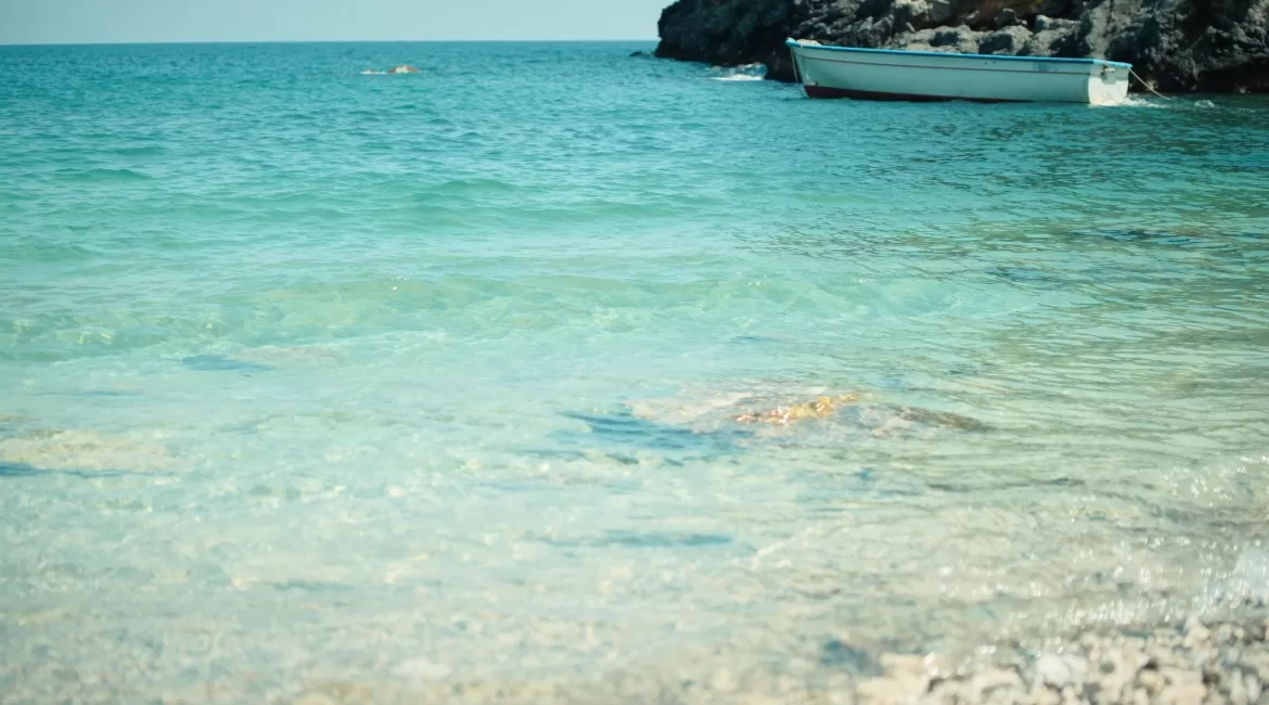 A boat tour in Taormina with kids: clear shallow water in a sheltered cove